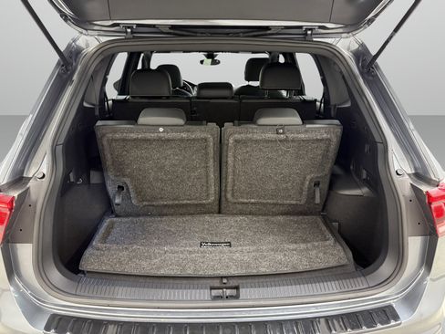 Used 2023 Volkswagen Tiguan SE R-Line image 37