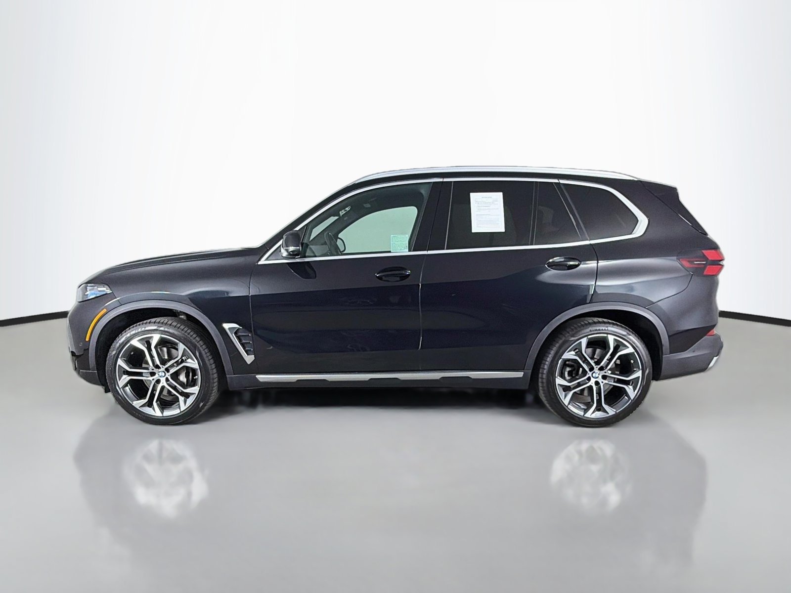 Certified 2025 BMW X5 sDrive40i w/ Parking Assistance Package RWD image 4