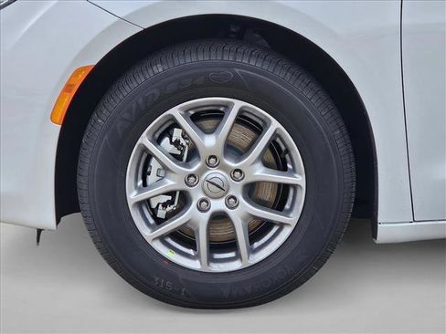 New 2025 Chrysler Voyager LX image 17