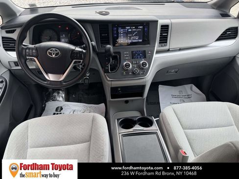 Used 2017 Toyota Sienna LE image 12