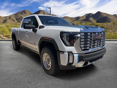 Used 2024 GMC Sierra 2500 Denali w/ Denali Reserve Package AWD/4WD image 3