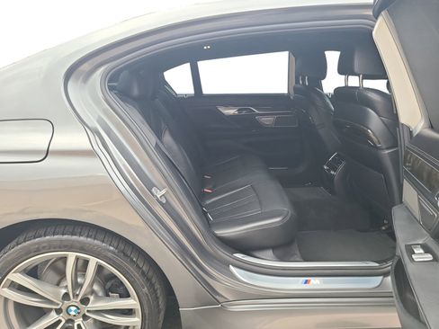 Used 2016 BMW 750i image 23