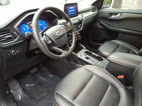 Certified 2022 Ford Escape Titanium w/ Class II Trailer Tow Package AWD/4WD image 8