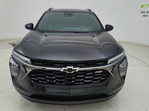 Used 2025 Chevrolet Trax RS w/ Driver Confidence Package FWD image 2