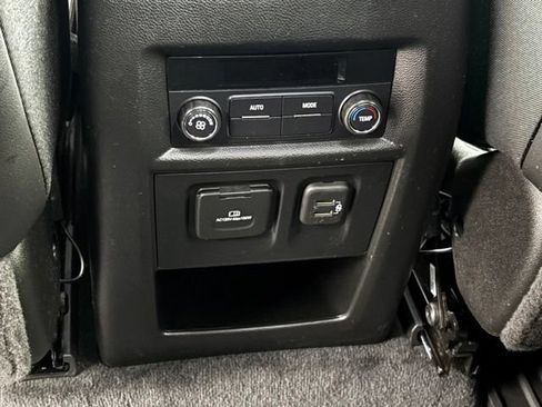 Used 2023 Chevrolet Traverse RS AWD/4WD image 17