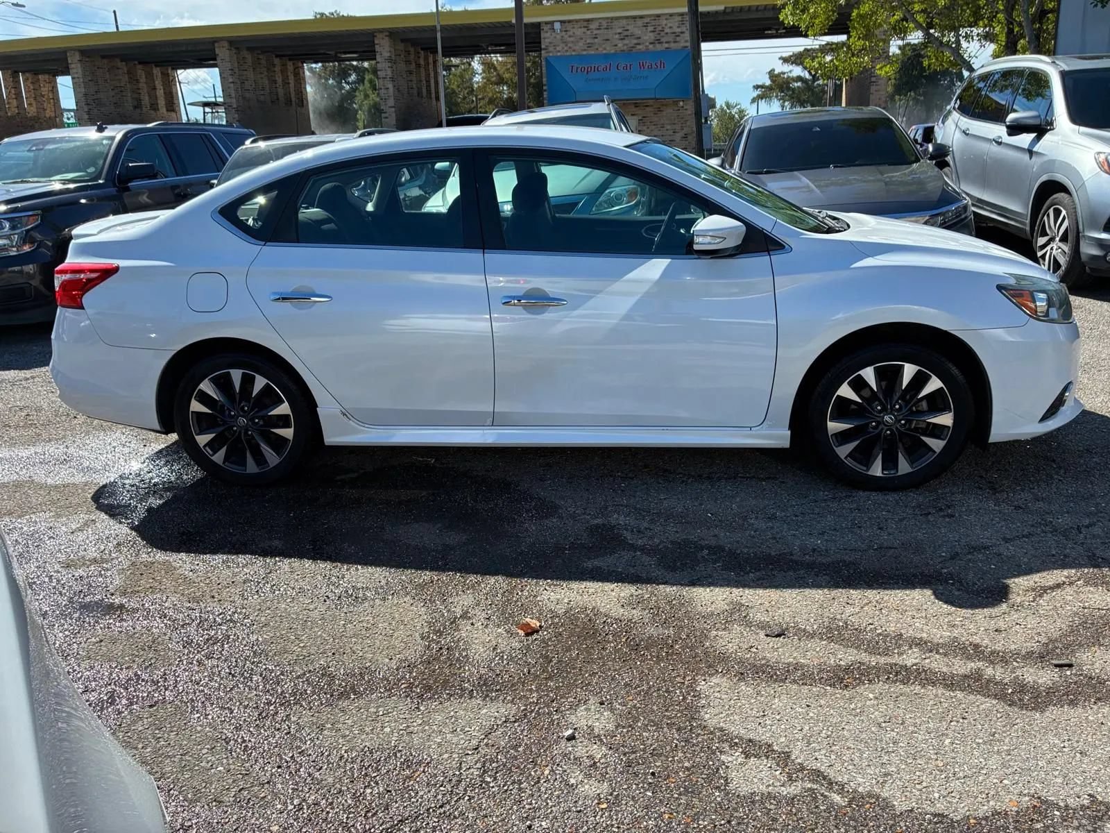 Used 2018 Nissan Sentra SR FWD image 4