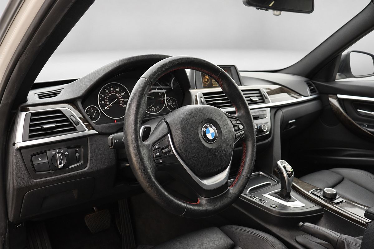 Used 2017 BMW 330i Sedan w/ Driver Assistance Package RWD image 26