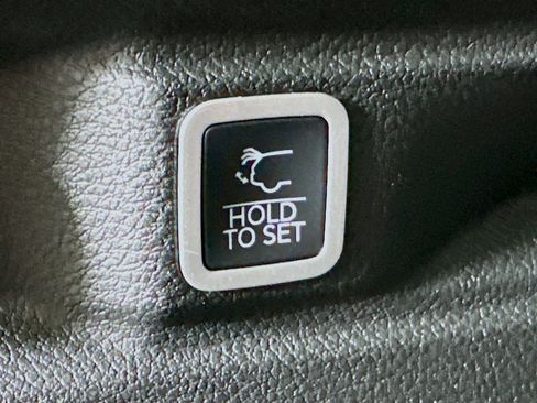 Used 2024 Jeep Grand Cherokee L Limited w/ Luxury Tech Group II image 33