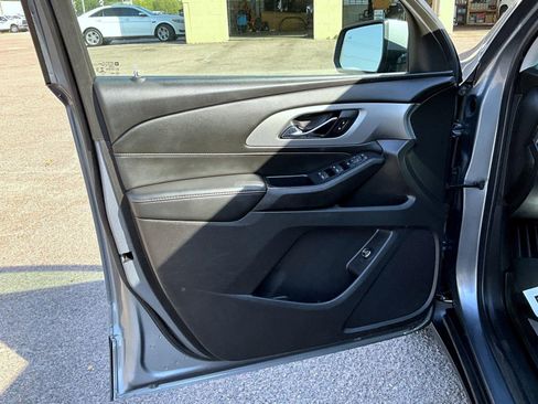 Used 2021 Chevrolet Traverse LT w/ LPO, Floor Liner Package image 10
