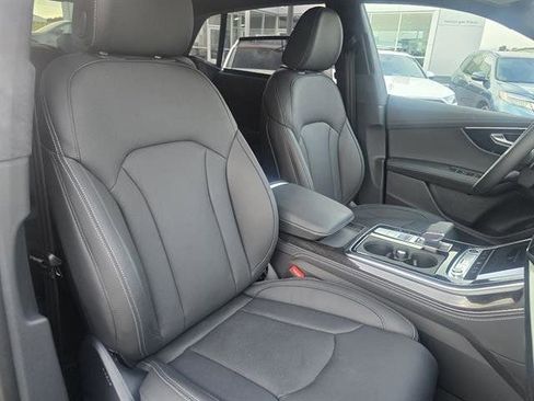 Used 2025 Audi Q8 Prestige w/ Prestige Package image 17