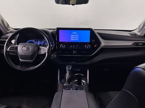 Used 2023 Toyota Highlander Platinum FWD image 14