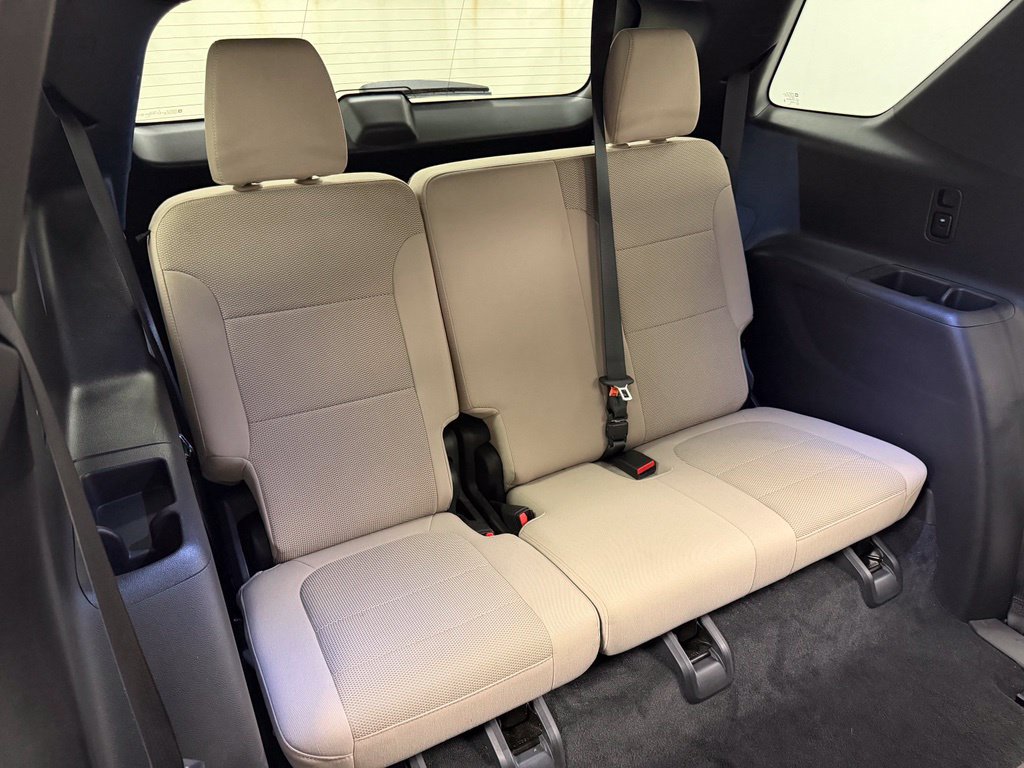Used 2022 Chevrolet Traverse LS AWD/4WD image 15