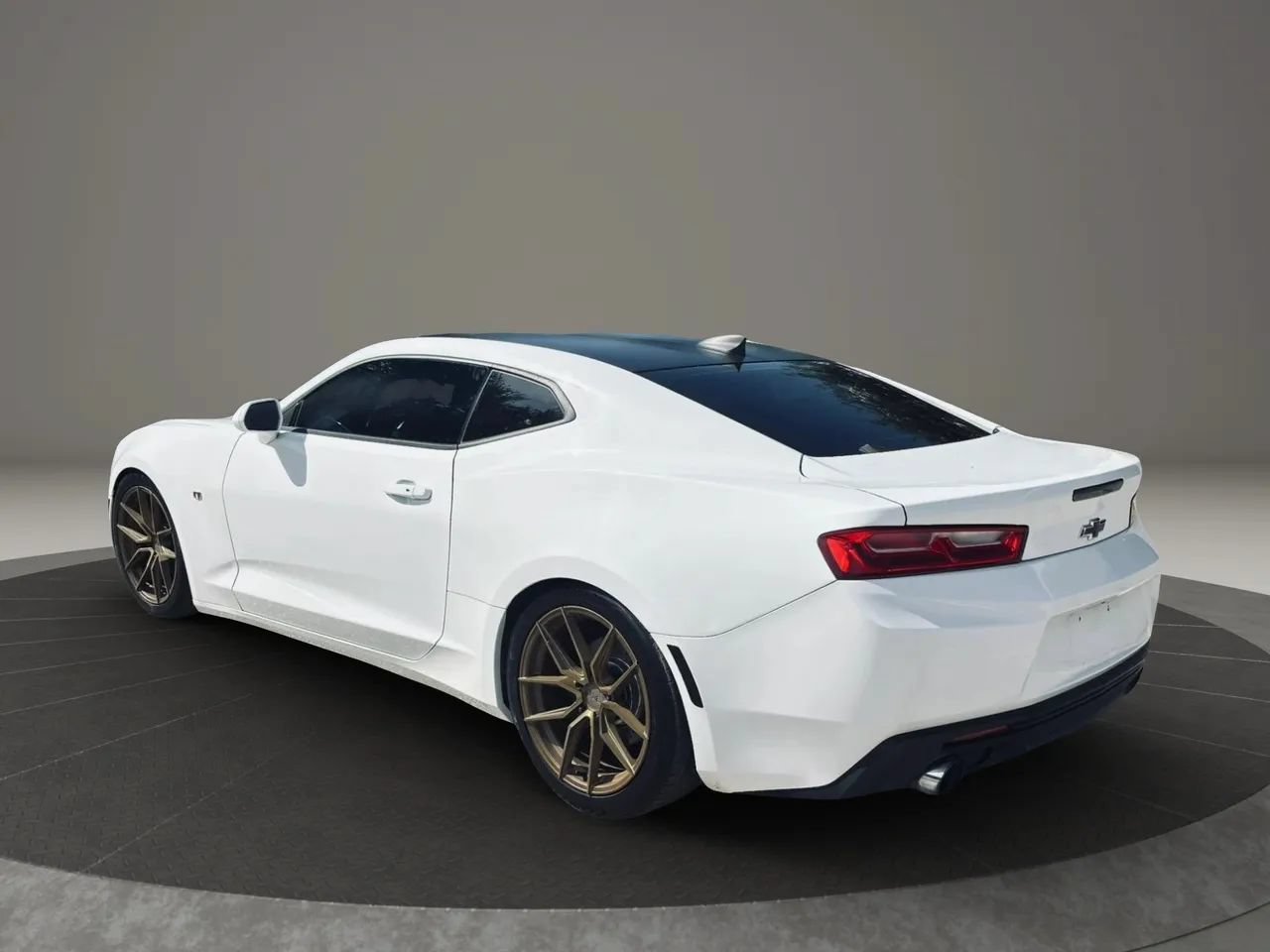 Used 2018 Chevrolet Camaro LS RWD image 3