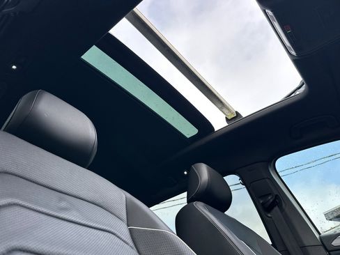 Used 2022 Volkswagen Tiguan SEL R-Line image 14