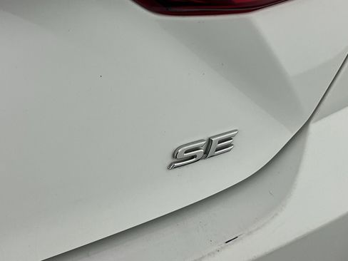 Used 2025 Toyota Camry SE image 27