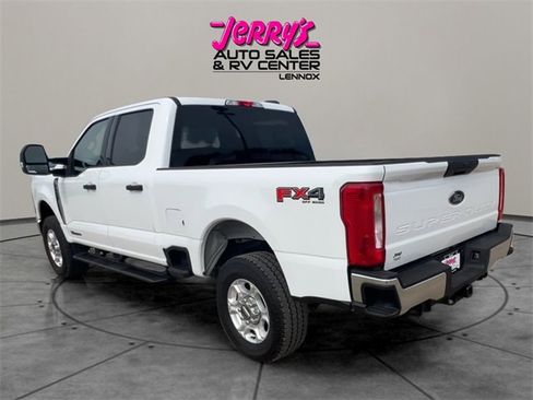 Used 2025 Ford F250 XLT w/ FX4 Off-Road Package image 3