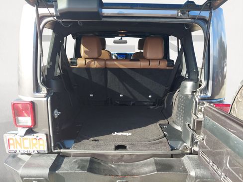 Used 2016 Jeep Wrangler Unlimited Sahara w/ Max Tow Package AWD/4WD image 12