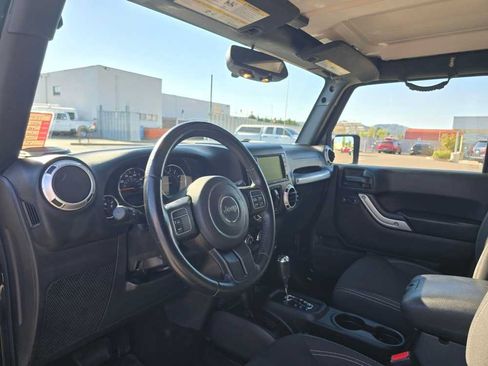 Used 2018 Jeep Wrangler Unlimited Sahara AWD/4WD image 10