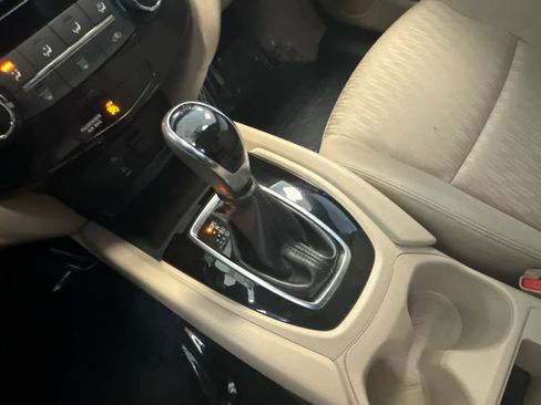 Used 2017 Nissan Rogue S image 13