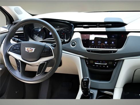 Used 2023 Cadillac XT5 Premium Luxury w/ Technology Package AWD/4WD image 18