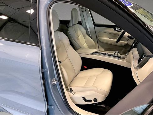 Used 2024 Volvo XC60 B5 Plus w/ Protection Package Premier AWD/4WD image 30