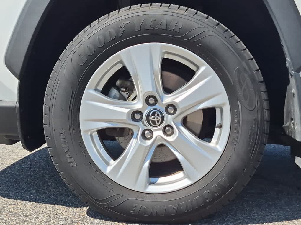 Used 2021 Toyota RAV4 XLE w/ Convenience Package AWD/4WD image 8