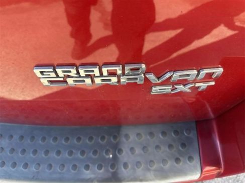 Used 2010 Dodge Grand Caravan SXT image 8