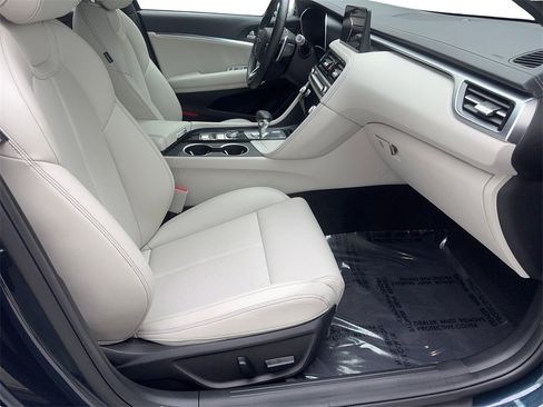 Used 2025 Genesis G70 2.5T image 45