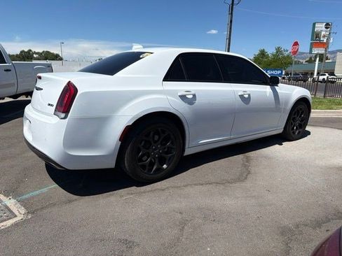 Used 2022 Chrysler 300 Touring L w/ Popular Equipment Group AWD/4WD image 4