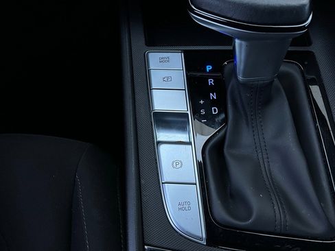 Used 2025 Hyundai Elantra SEL image 24