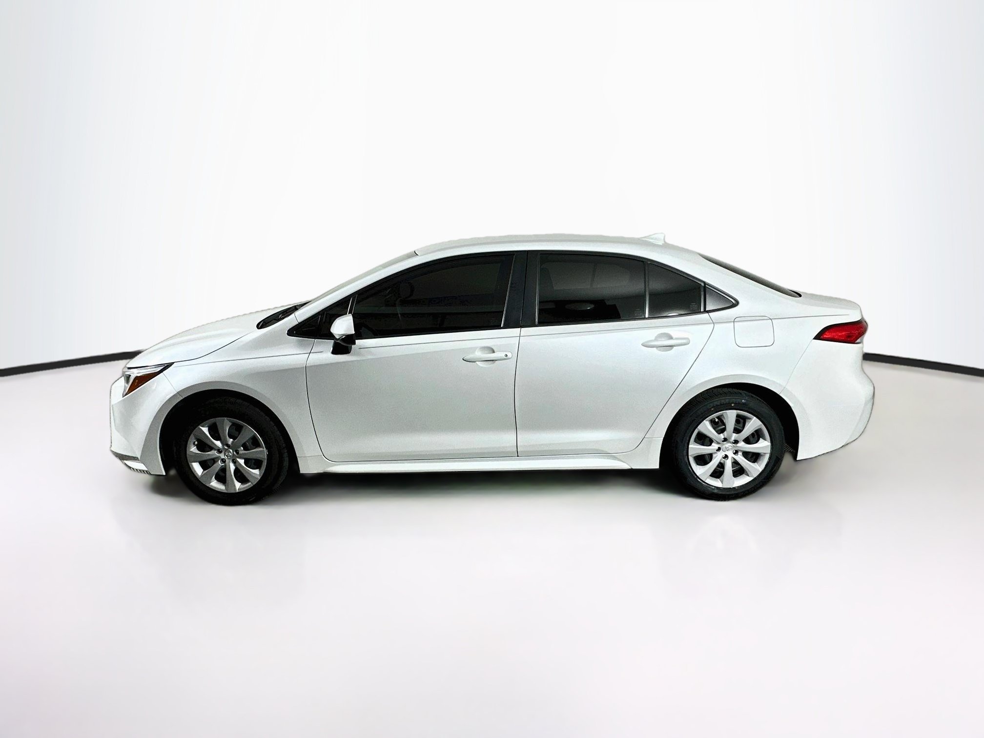 Used 2024 Toyota Corolla LE FWD image 4
