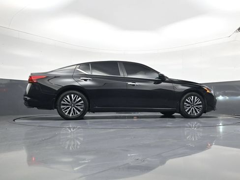 Used 2023 Nissan Altima 2.5 SV w/ SV Premium Package FWD image 23