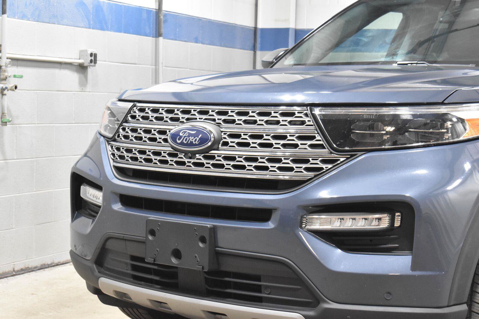 Used 2021 Ford Explorer Limited w/ Equipment Group 301A AWD/4WD image 30