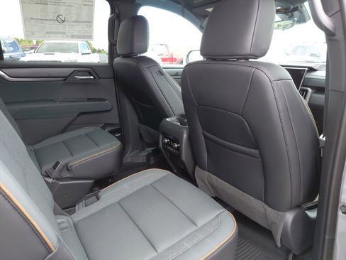 New 2026 GMC Acadia AT4 image 32