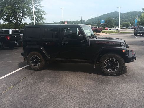 Used 2015 Jeep Wrangler Unlimited Rubicon AWD/4WD image 2