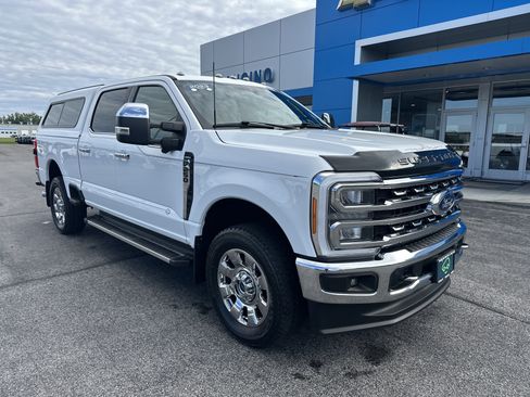 Used 2023 Ford F250 Lariat w/ Chrome Package AWD/4WD image 2