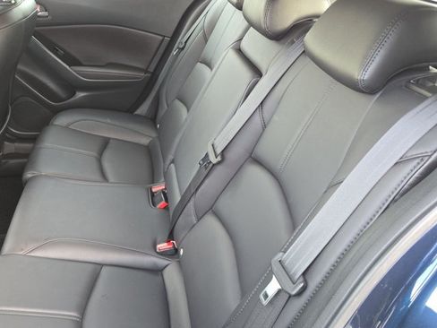 Used 2018 MAZDA MAZDA3 Touring FWD image 17