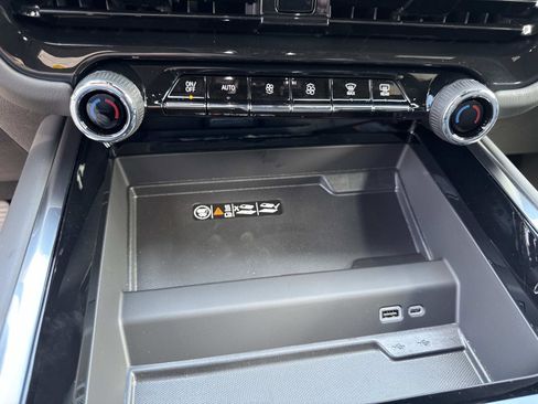 New 2026 Chevrolet Suburban High Country w/ Sun And Tow Package AWD/4WD image 27