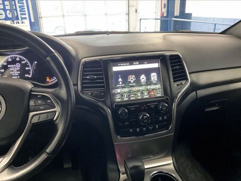 Used 2018 Jeep Grand Cherokee Altitude AWD/4WD image 18