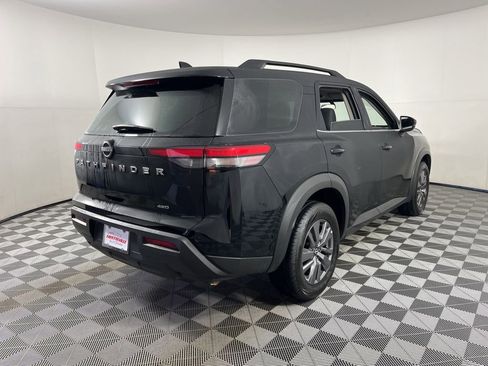 Used 2025 Nissan Pathfinder SV image 15