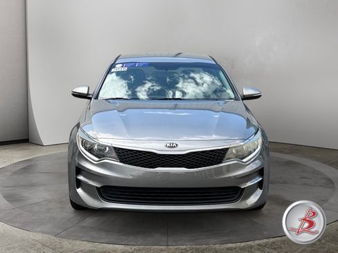 Used 2018 Kia Optima LX FWD image 2