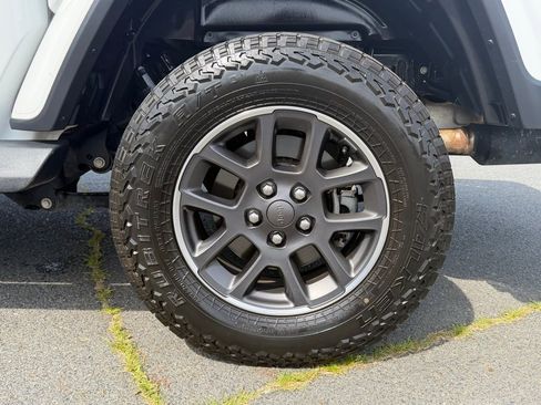 Used 2020 Jeep Gladiator Overland w/ Trailer Tow Package AWD/4WD image 11