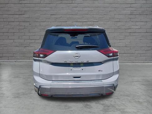 Certified 2025 Nissan Rogue SL FWD image 5