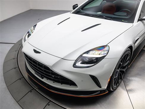 Used 2025 Aston Martin V8 Vantage Coupe image 14
