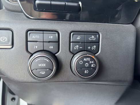 Used 2022 Chevrolet Silverado 1500 ZR2 w/ Technology Package AWD/4WD image 19