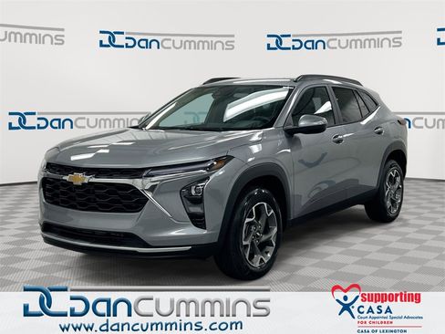 Certified 2025 Chevrolet Trax LT image 1
