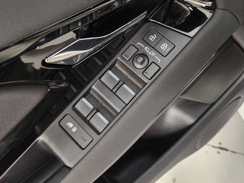 Used 2025 Land Rover Range Rover Evoque S AWD/4WD image 23