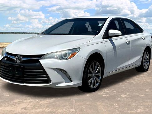 Used 2017 Toyota Camry XLE FWD image 4