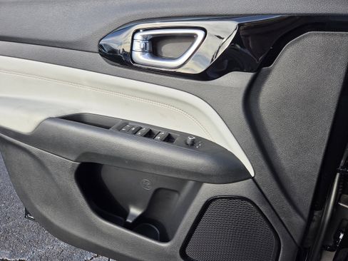 New 2026 Jeep Compass Limited image 14