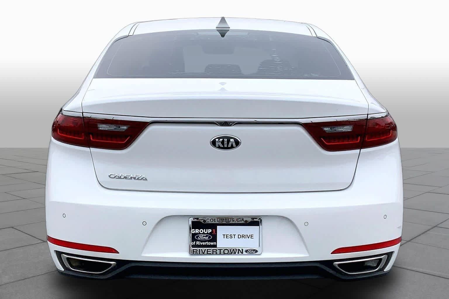 Used 2017 Kia Cadenza Premium w/ Luxury Package FWD image 5